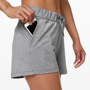 Lululemon ON THE FLY SHORT GRAY